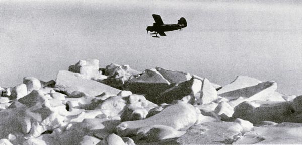 Aircraft of the expedition "North" selects landing field