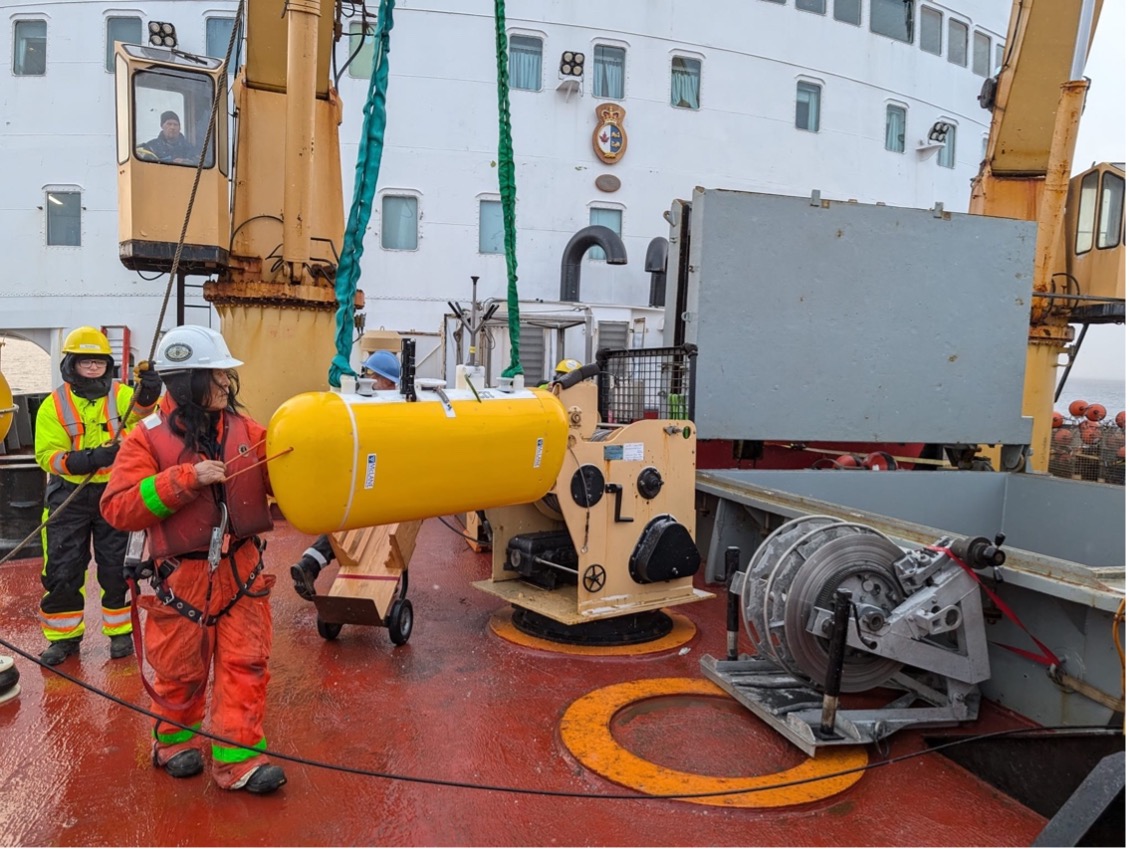 Bosun Rico Amamio guides the MMP into the forward hold during the recovery of mooring A (Photo by Mary-Louise Timmermans)