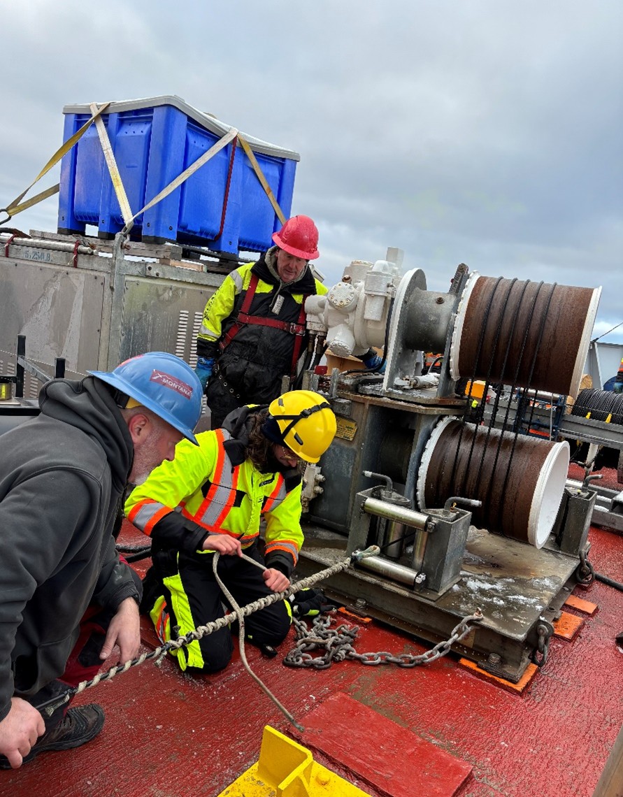 Photo 5: Cory Beatty (left) and cadet Josianne Fiset (right) preparing to switch wire reels during Mooring A’s recovery. 