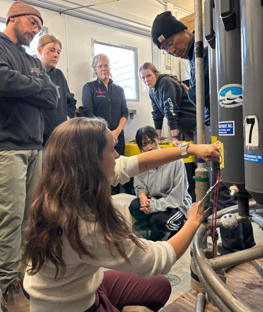 Annabel Payne teaching the CTD-watch standers the sampling procedure for CFC12 and SF6.
