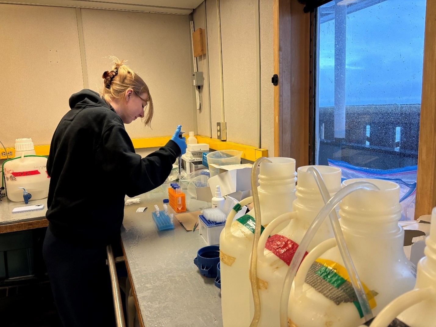 Photo 3: Dominique Baker preserving a DNA sample for future analysis. 