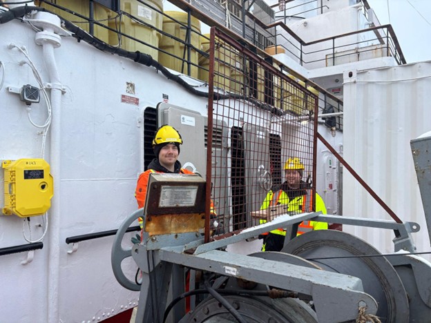 Dispatch25Photo2  
Photo 2: Andrew Peddle (left) and Devon Fitzpatrick (right) operating the CTD winch.