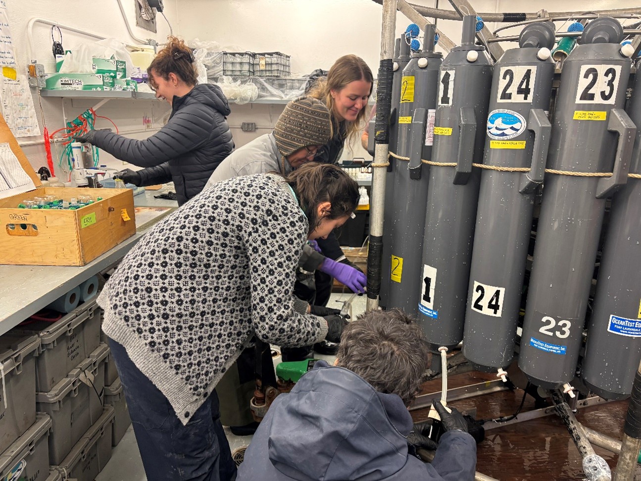 Dispatch26Photo2  
Photo 2: All hands on deck to sample the BL-line! Shown here are Céline Guéguen, Marguerite Larriere, Michiyo Yamamoto-Kawai, Collette Leclerc, and Paige Hagel.