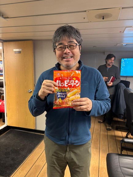 Dispatch26Photo5 Photo 5: Kazu Tateyama brings Japanese snacks for us to share at the daily science meetings!