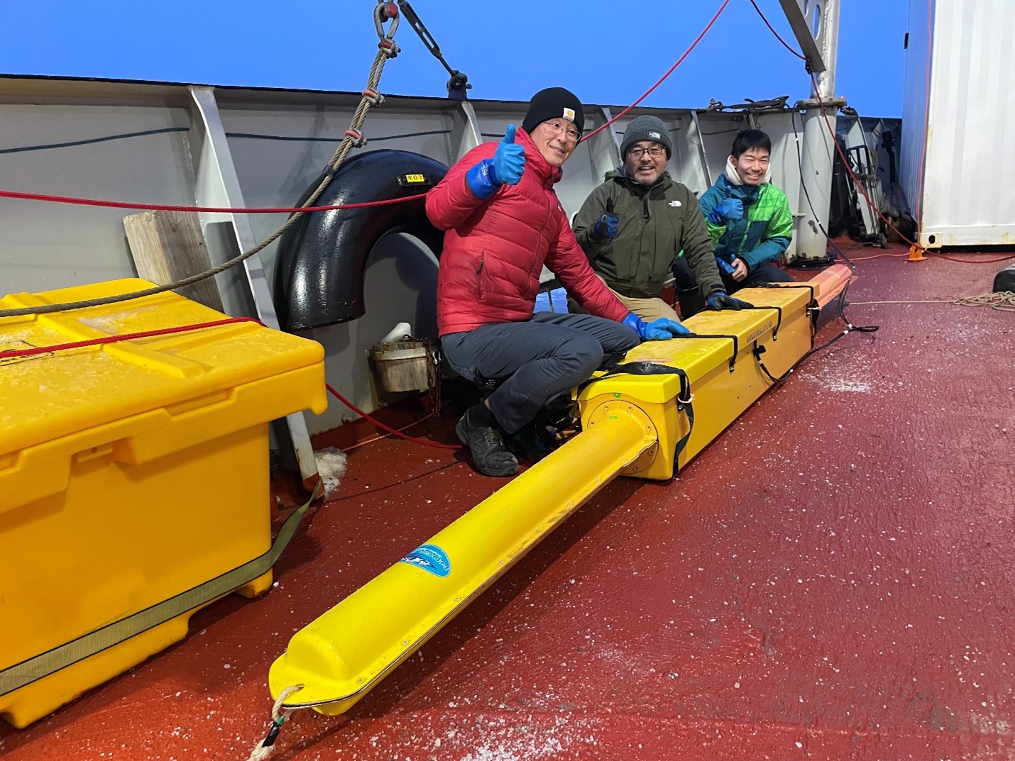Dispatch29Photo2  
Photo 2: (left to right) Michiharu Shibata, Kazu Tateyama, and Shotaro Muraoka assembling the electromagnetic sea ice thickness sensor (EM-31). Photo by Paul Macoun.