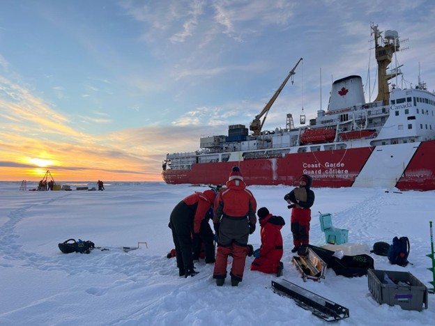 Picture4 Photo 2: The ice transect team preparing to take an ice core. Photo by Annabel Payne.