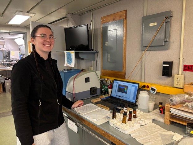 Picture4 Photo 2: Magali Pucet processing samples of fluorescent dissolved organic matter (FDOM).