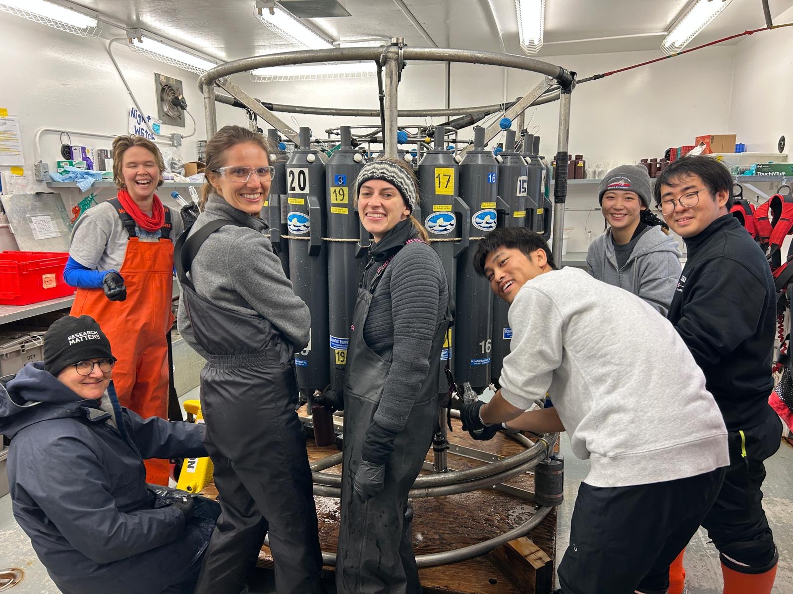 All hands on deck to sample during the BL-line! Photo by Sarah Zimmermann. 
