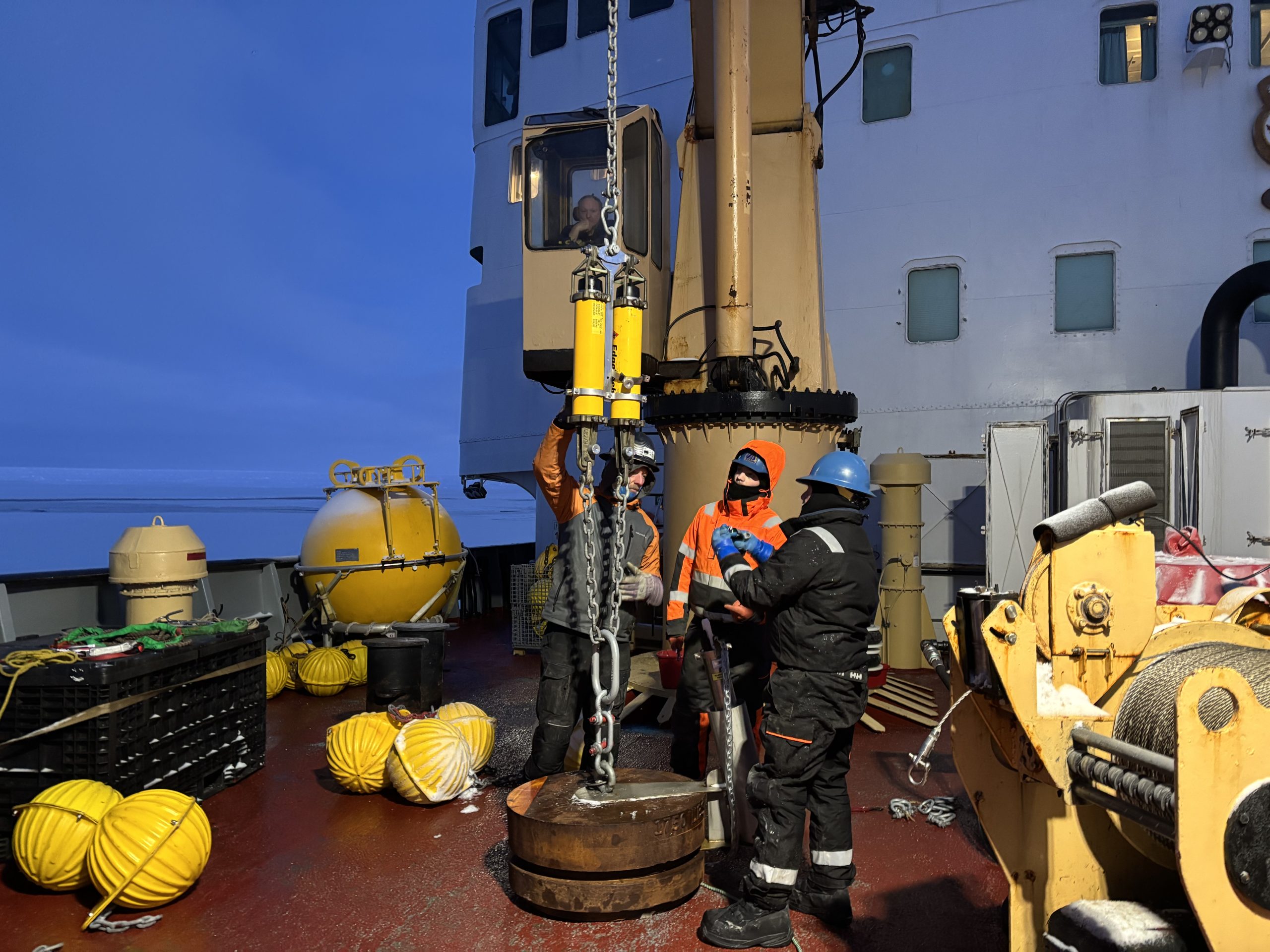 (left to right) Eric Hutt, Tim McDonough, and Jeff O’Brien assembling Mooring B’s anchor. Photo by Jennifer Kosty.