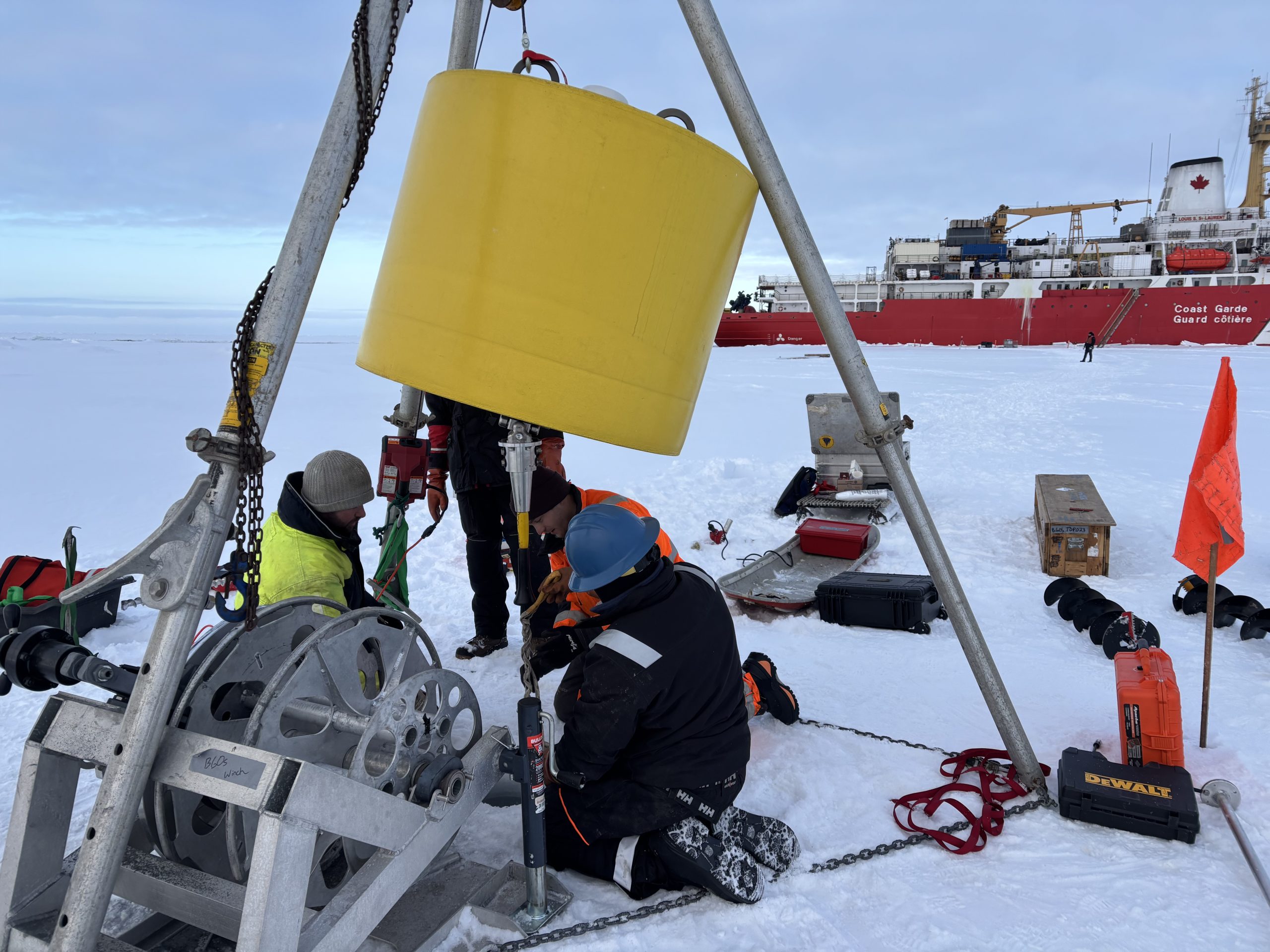 Jeff O’Brien, Chris Basque, Eric Hutt, and Tim McDonough deploying a tethered ocean profiler (TOP). Photo by Jennifer Kosty.