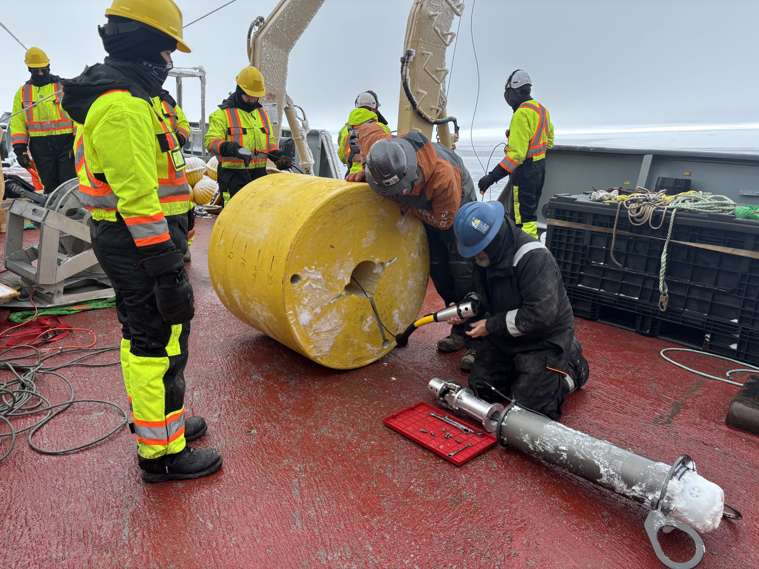 Eric Hutt and Jeff O’Brien assembling TOP27’s surface float. Photo by Jennifer Kosty. 