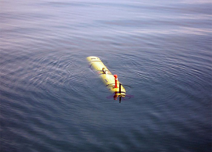 A long-range AUV based on the REMUS 600 would incorporate improved hydrodynamics, energy efficiency, and power management to permit missions of up to 10 days total length. (Woods Hole Oceanographic Institution)