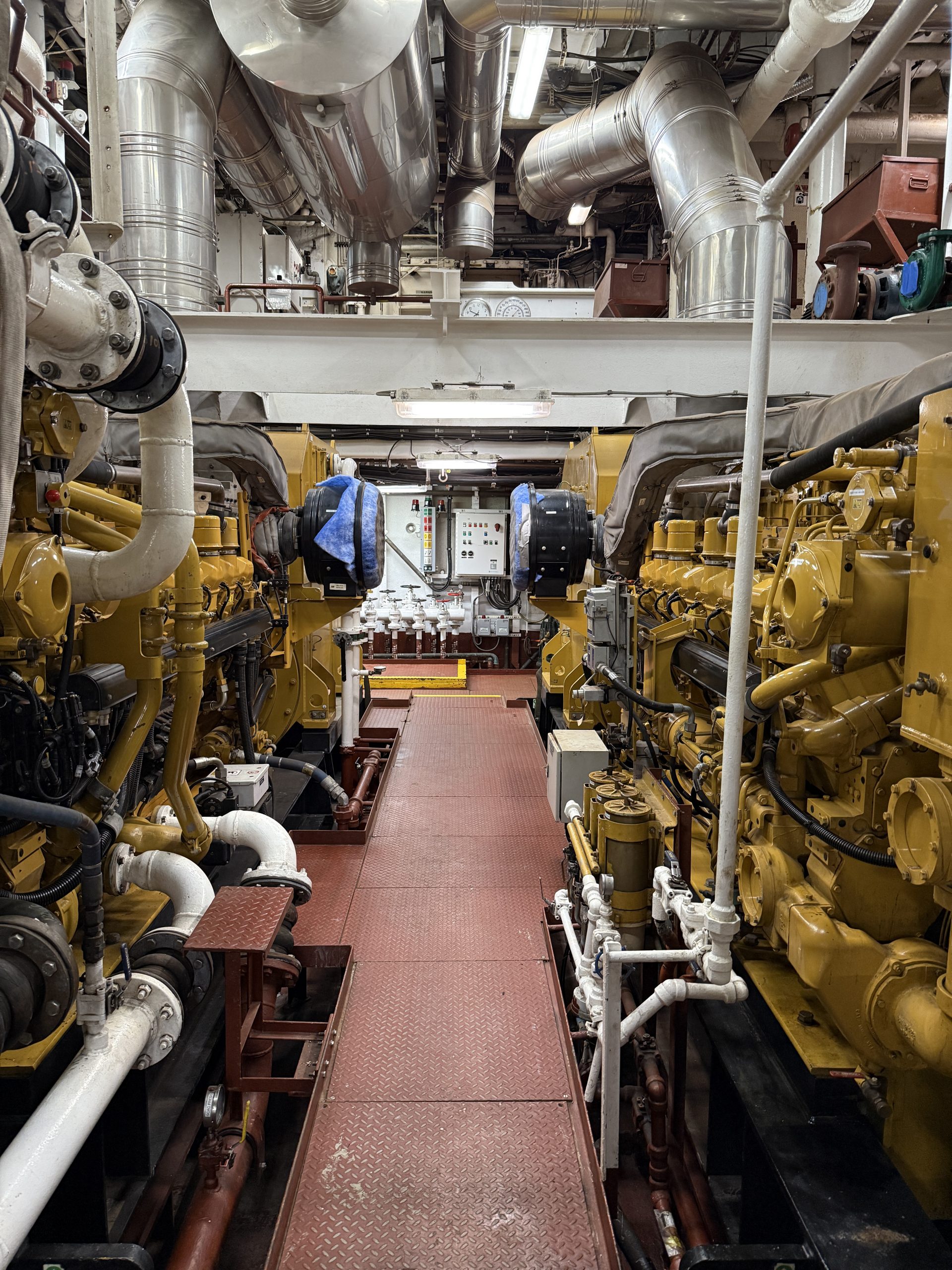 IMG_1409 Engine room. Two 3,000 hp Diesel electric motors. Credit: Gabriel Bisconer.